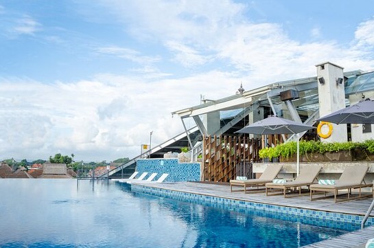 Best 5 Star Hotels With Rooftop Pool Experience